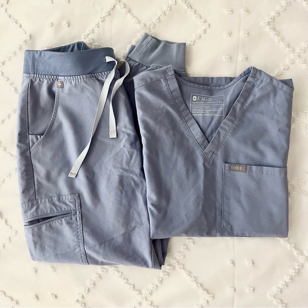 Vapor Blue Figs Scrub Set